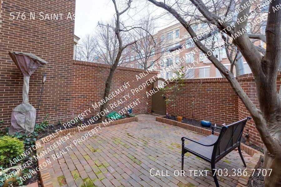 576 N Saint Asaph St - Photo 7 of 34