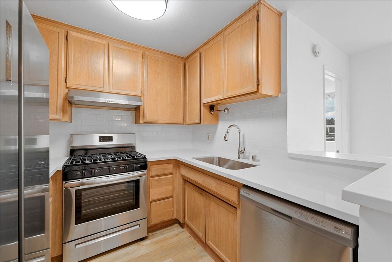 1785 Beloit Ave - Photo 4 of 18