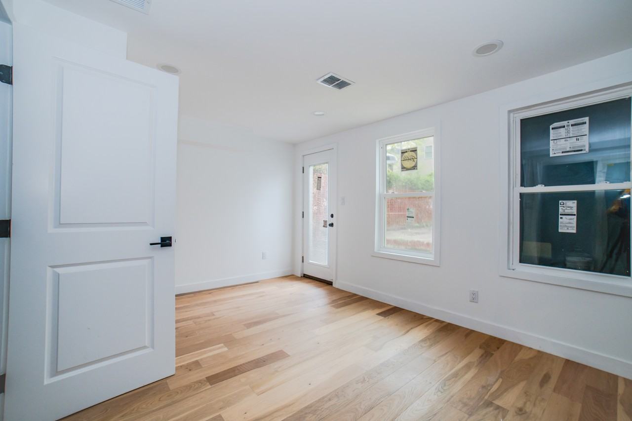 194 Van Horne St #1 - Photo 5 of 19