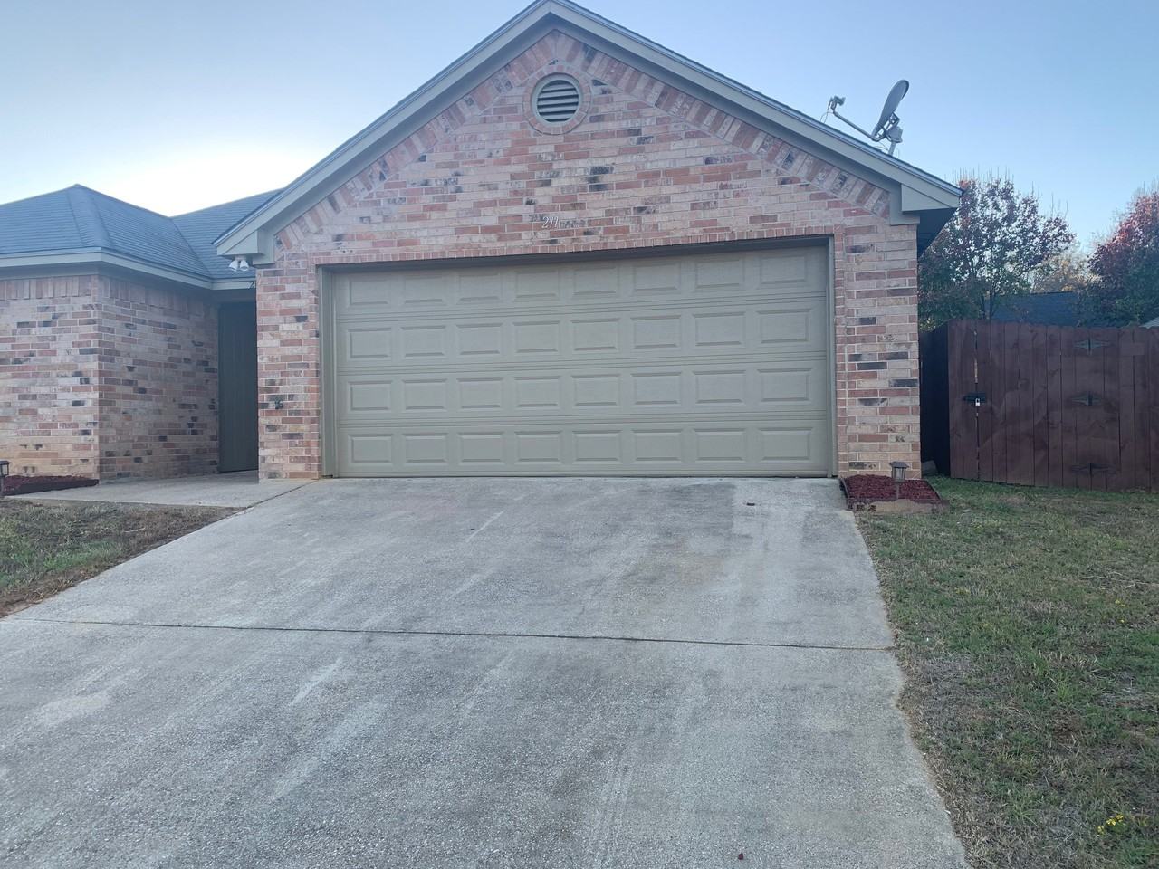 211 Patricia Ct #NA - Photo 2 of 19