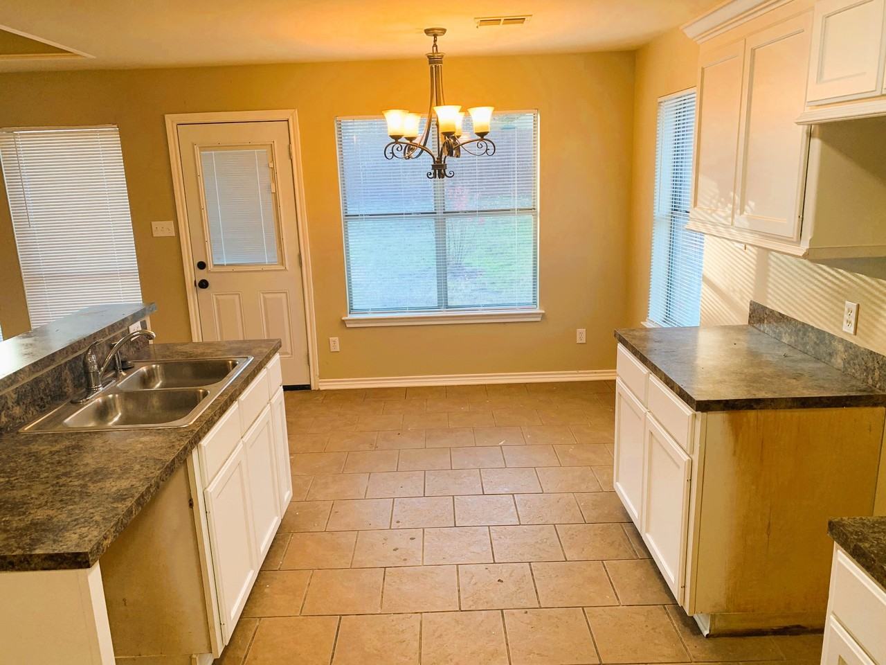 211 Patricia Ct #NA - Photo 5 of 19