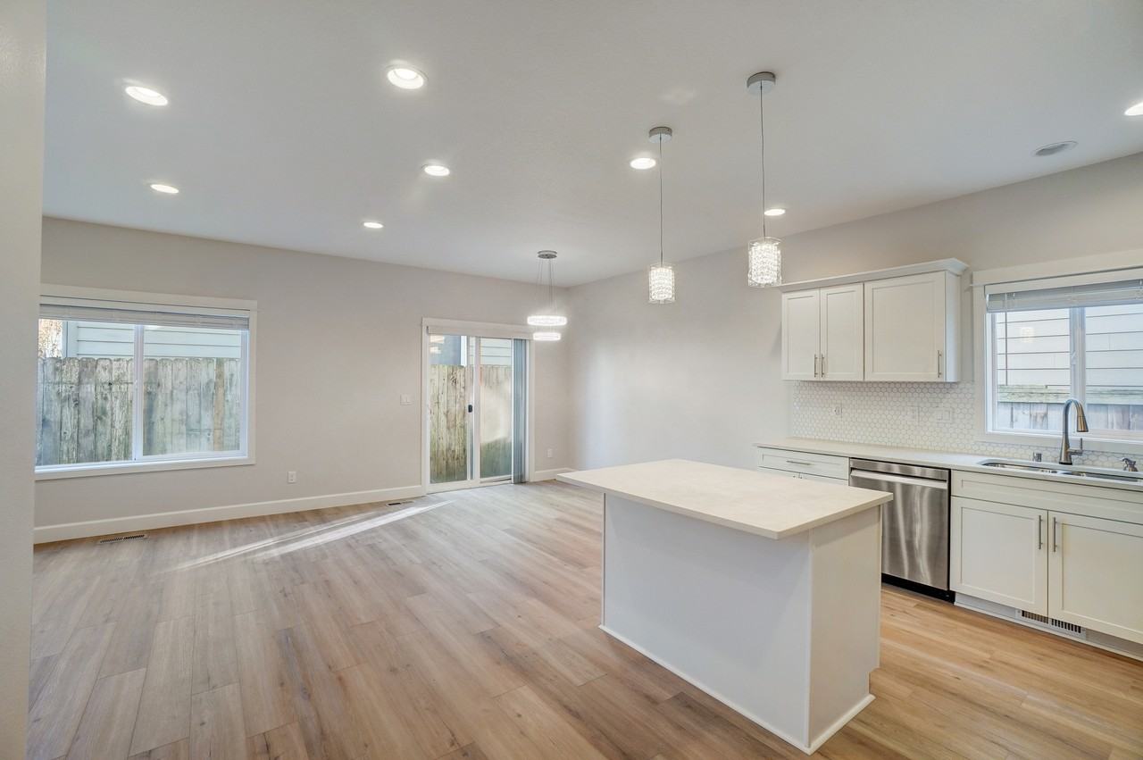 7412 Ne 58th Way #NA - Photo 6 of 37