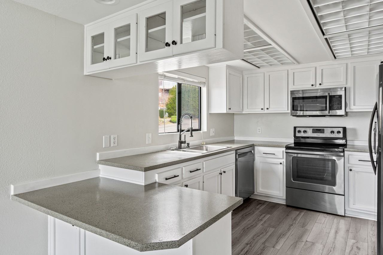 4703 Beach Dr Sw - Photo 2 of 21