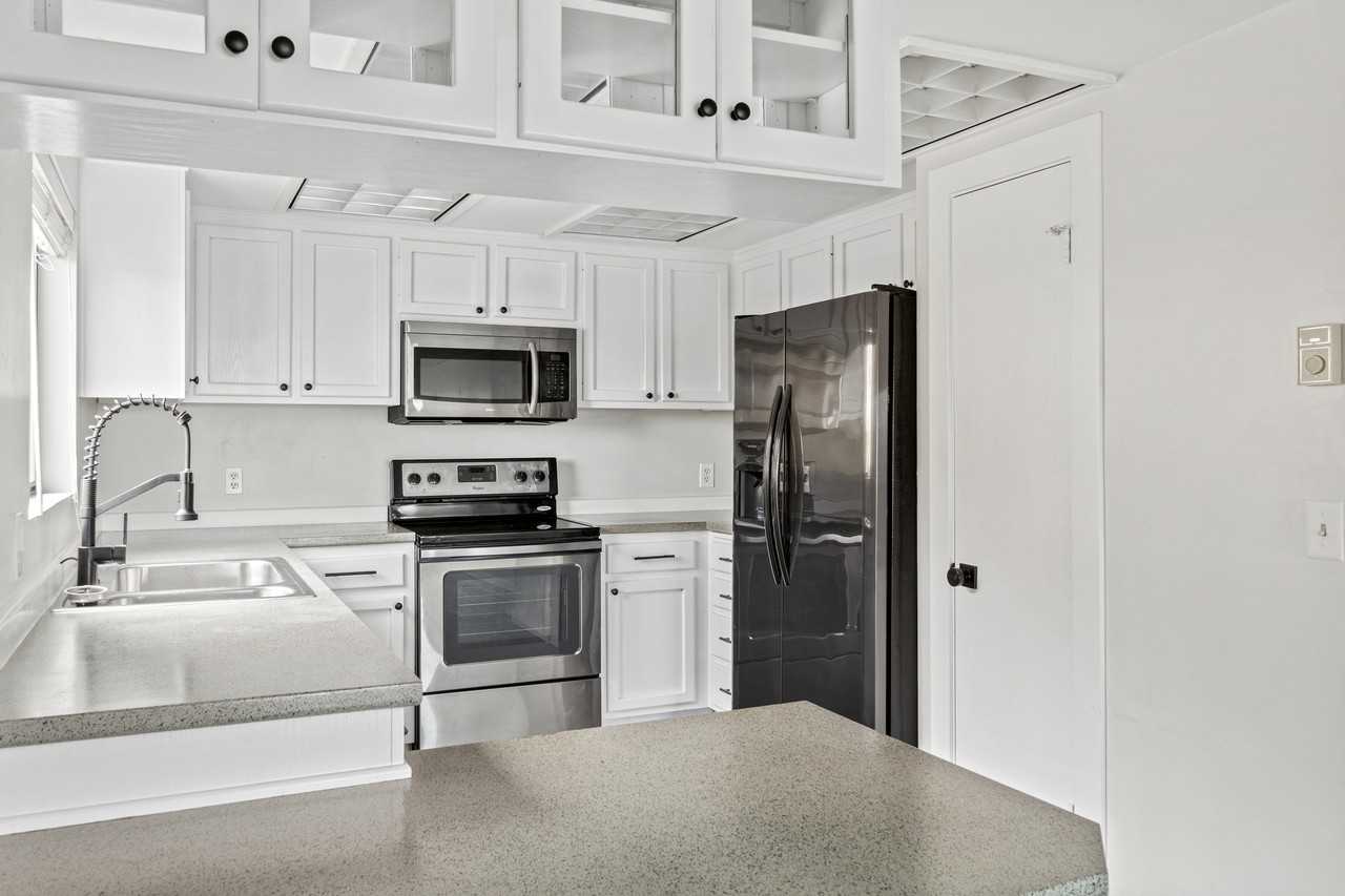 4703 Beach Dr Sw - Photo 4 of 21