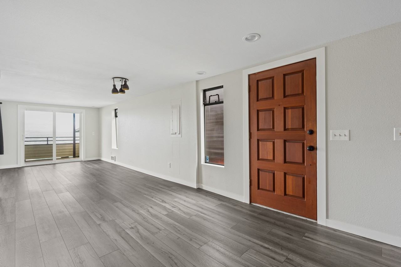 4703 Beach Dr Sw - Photo 5 of 21