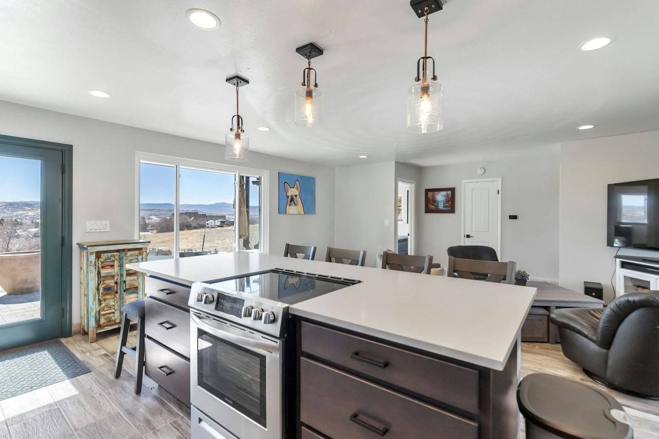 1611 Evalena Road - Photo 6 of 28