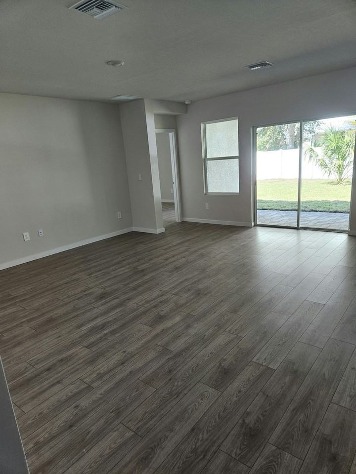 707 NW Second Lane - Photo 2 of 17