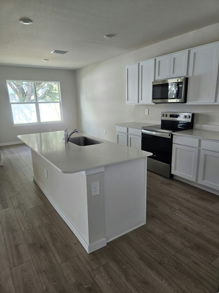 707 NW Second Lane - Photo 5 of 17