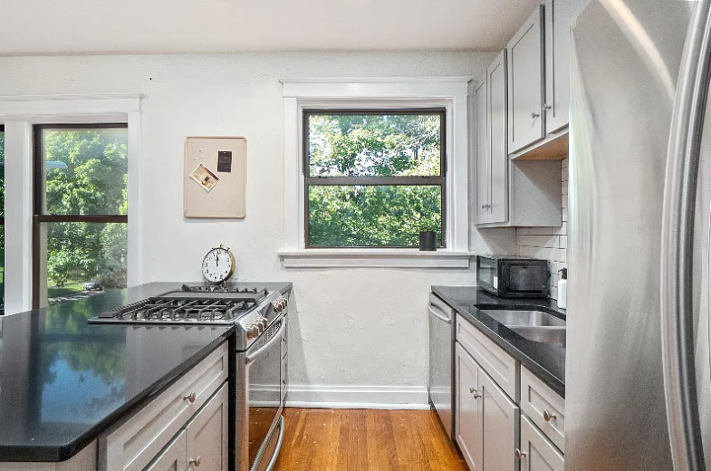 2027-2029 Alfred Avenue, Unit 2029 A - Photo 3 of 9