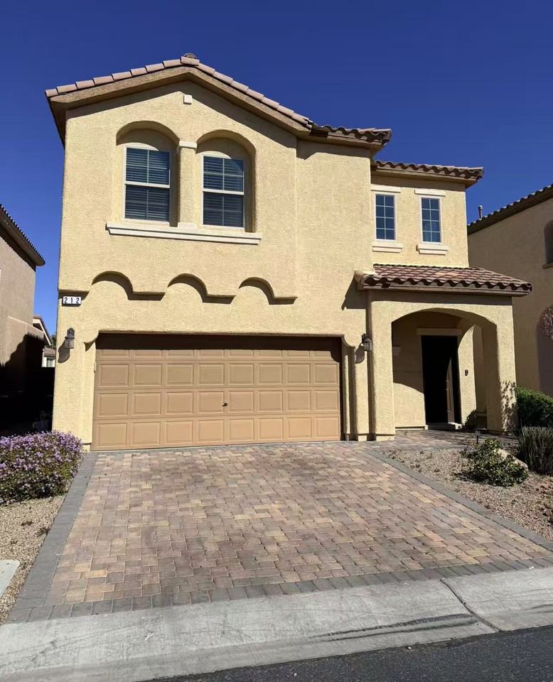 212 Botanic Gardens Dr #1 - Photo 2 of 39