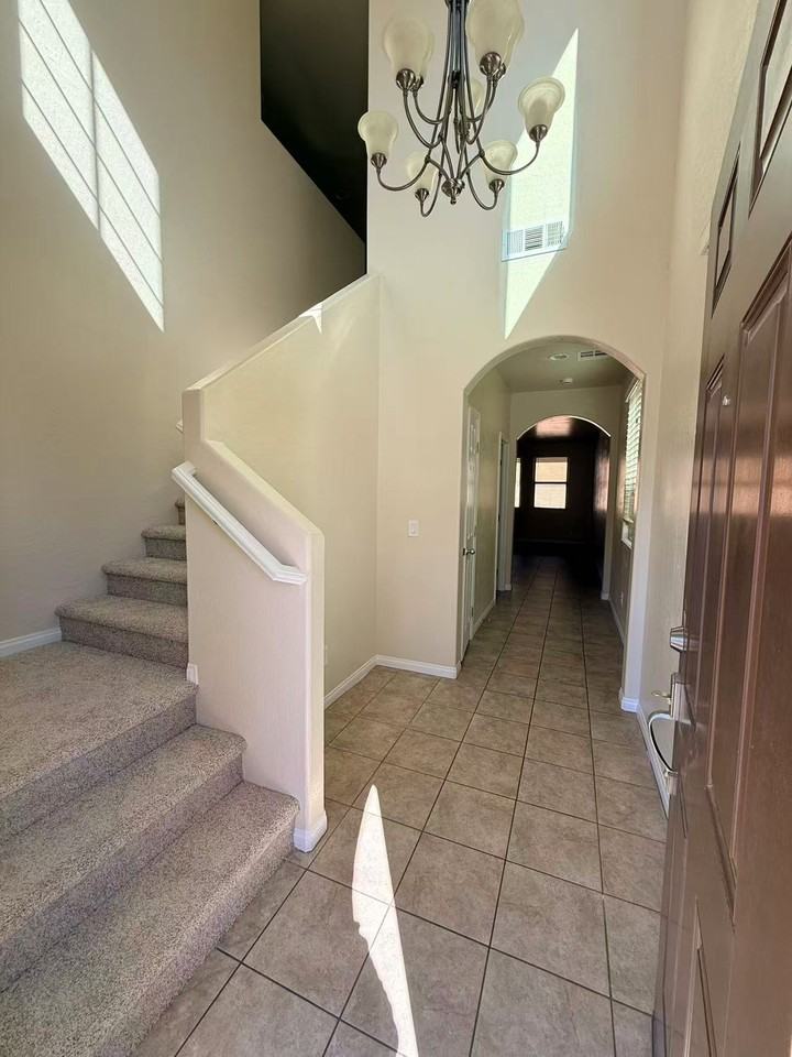 212 Botanic Gardens Dr #1 - Photo 3 of 39