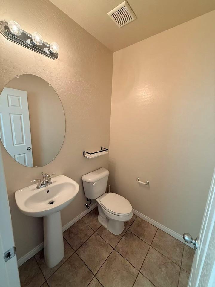 212 Botanic Gardens Dr #1 - Photo 5 of 39