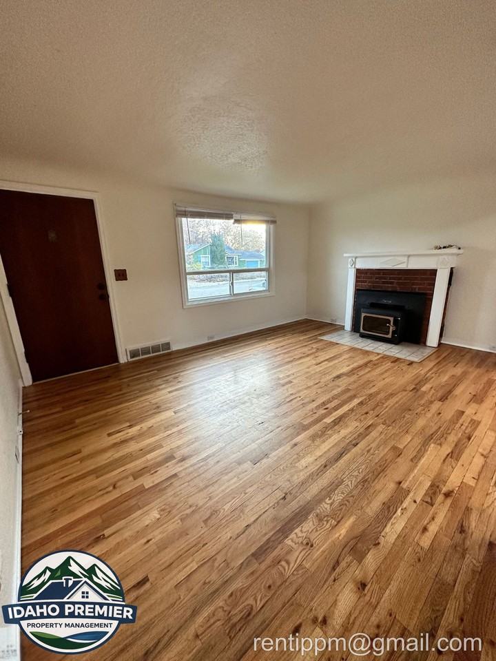 709 N Stanley St #1 - Photo 2 of 22