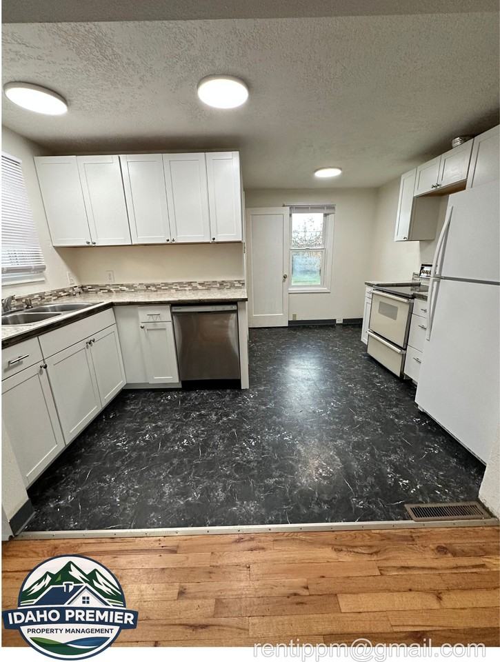 709 N Stanley St #1 - Photo 4 of 22