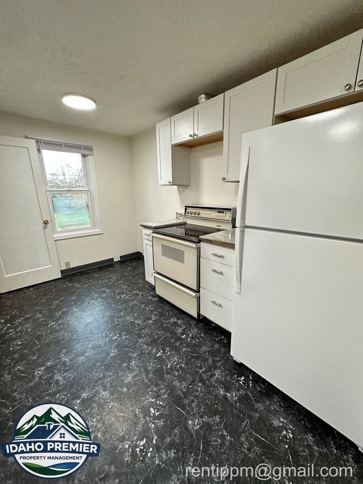 709 N Stanley St #1 - Photo 6 of 22