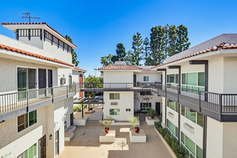 6175 Canterbury - Photo 3 of 50