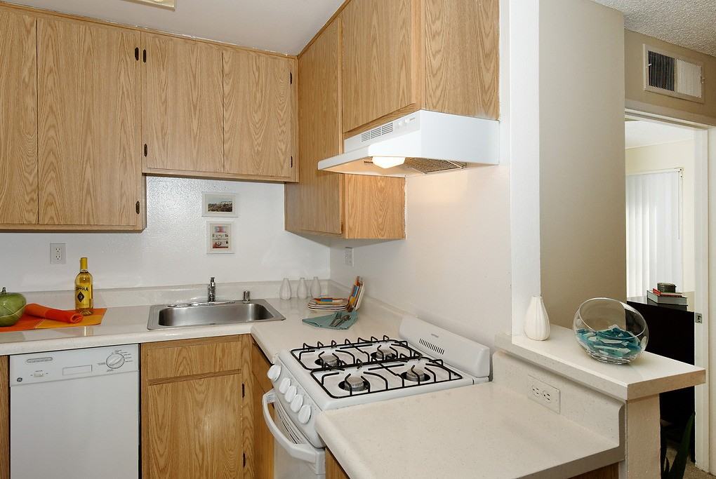 Windsor Court - Photo 6 of 21