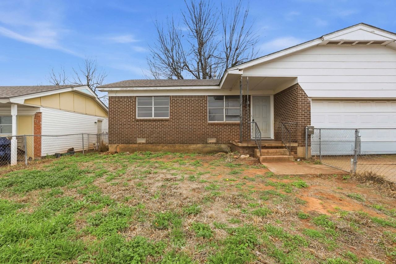 1520 Se 48th Pl #1 - Photo 2 of 30