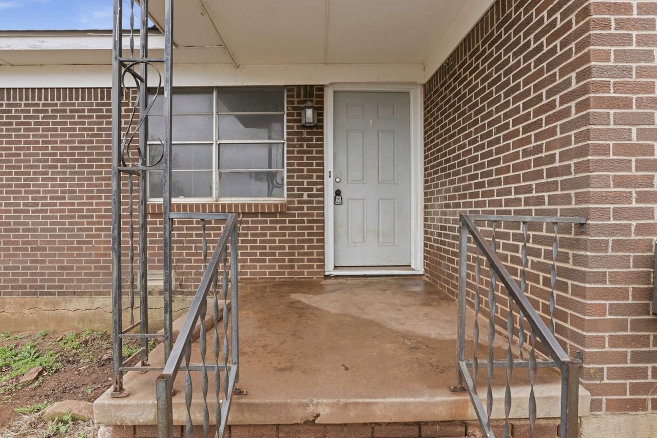 1520 Se 48th Pl #1 - Photo 4 of 30