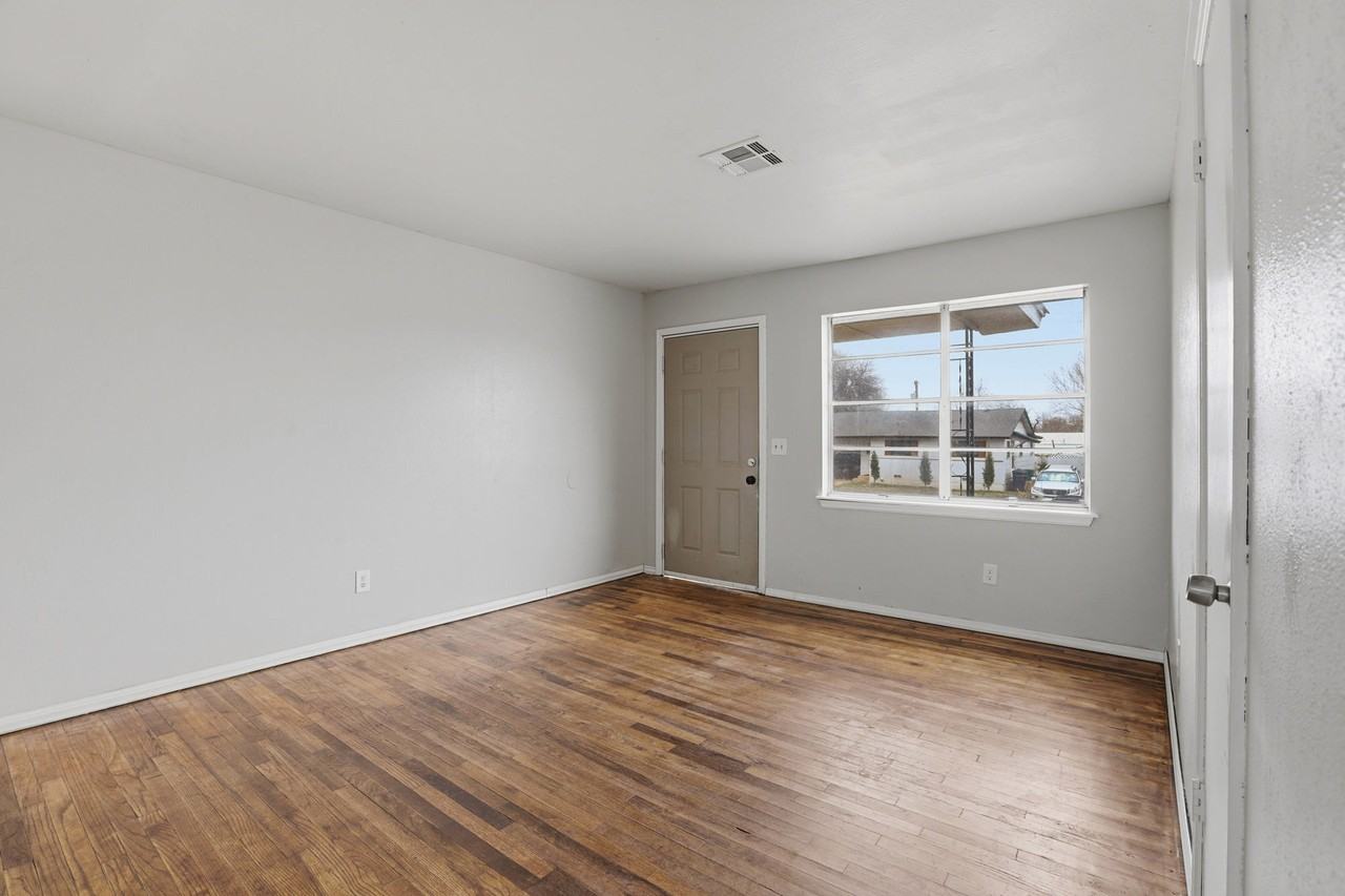 1520 Se 48th Pl #1 - Photo 6 of 30