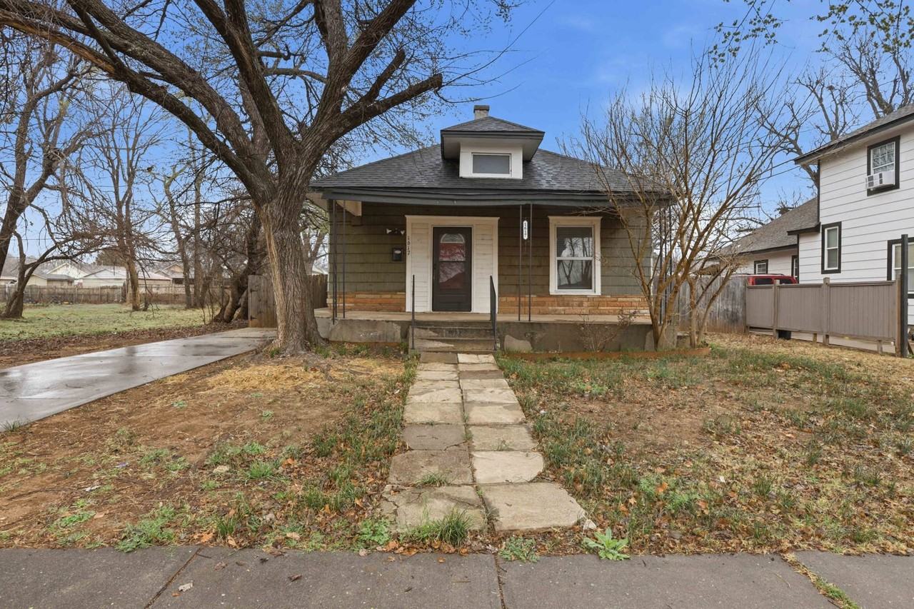 1617 Nw 7th St #1 - Photo 2 of 31