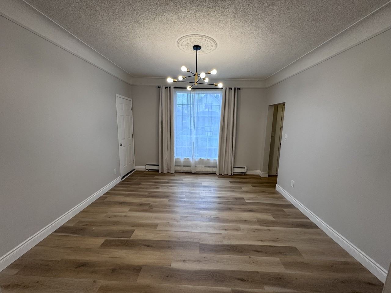 454 Vera Pl #1 - Photo 2 of 12