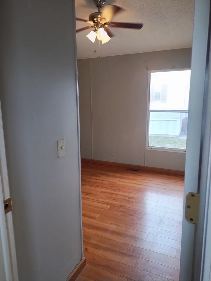 454 Golden Way Dr #454R - Photo 5 of 11