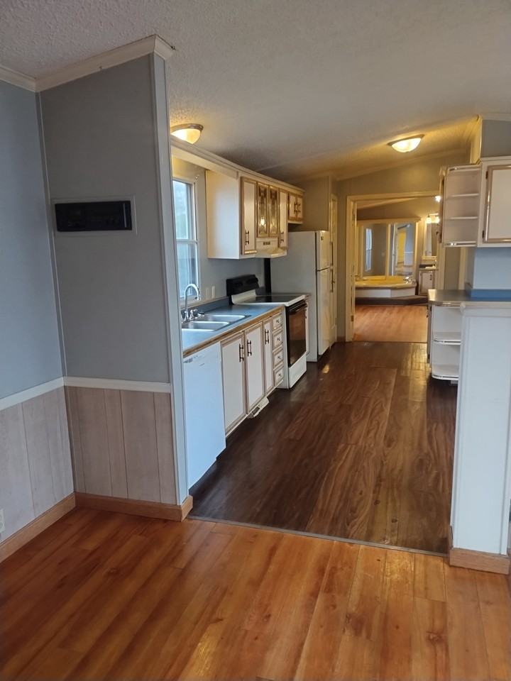 454 Golden Way Dr #454R - Photo 7 of 11