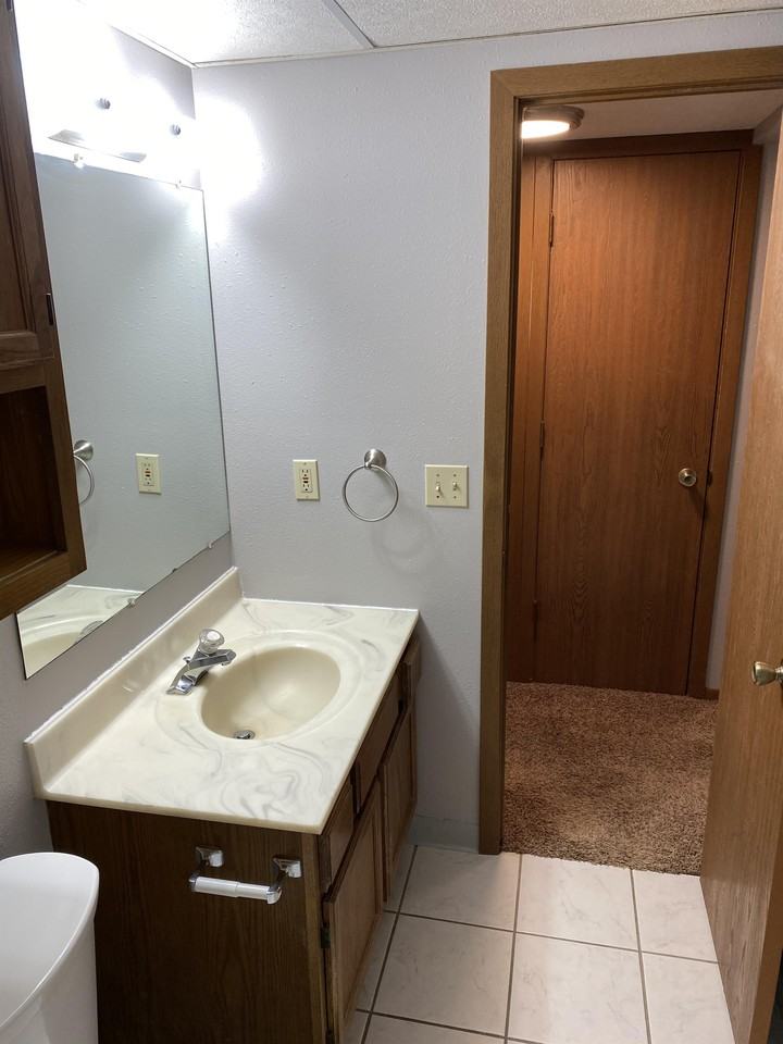 5820 S 52nd St - Photo 5 of 11