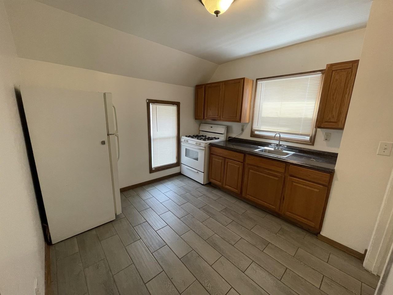 1043 Woodlawn Avenue #17 - Photo 2 of 6