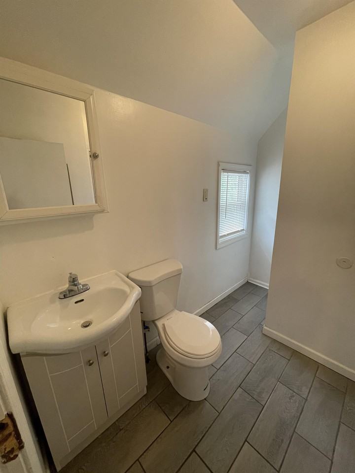 1043 Woodlawn Avenue #17 - Photo 6 of 6