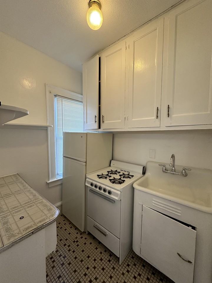 315 John Street - Photo 4 of 6