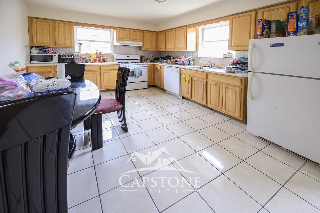 161-163 Sussex Ave (13 Bed | 5.5 Bath) (UH | T1) - Photo 3 of 8