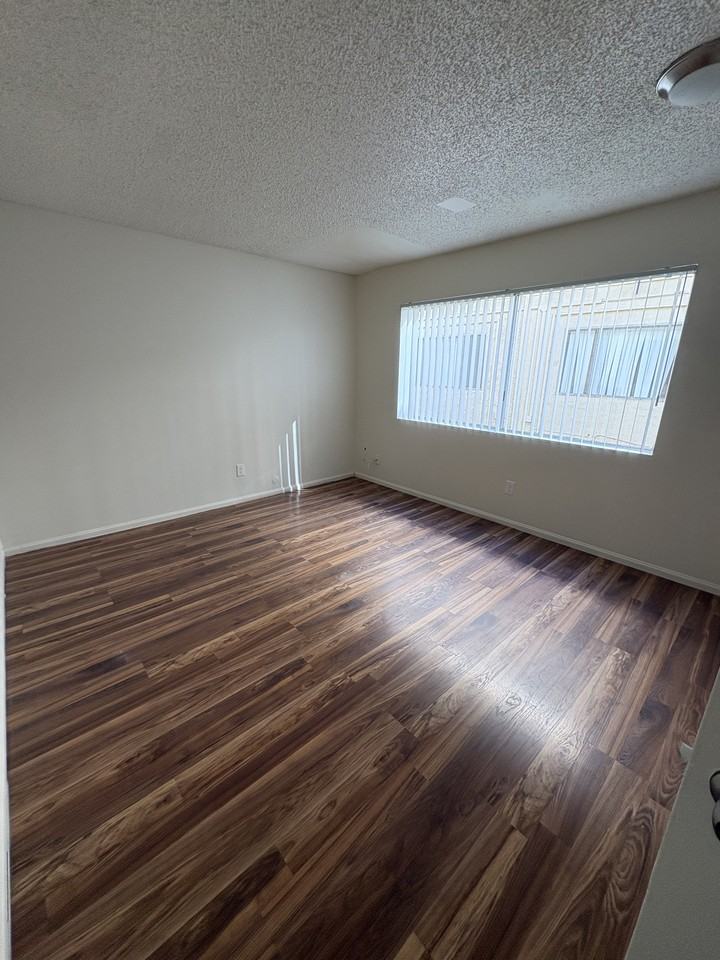 1930 Lantana St - Photo 4 of 11