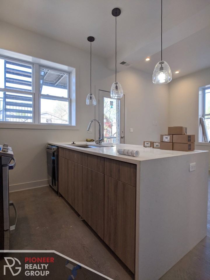 2120 W. Belmont - Photo 4 of 18