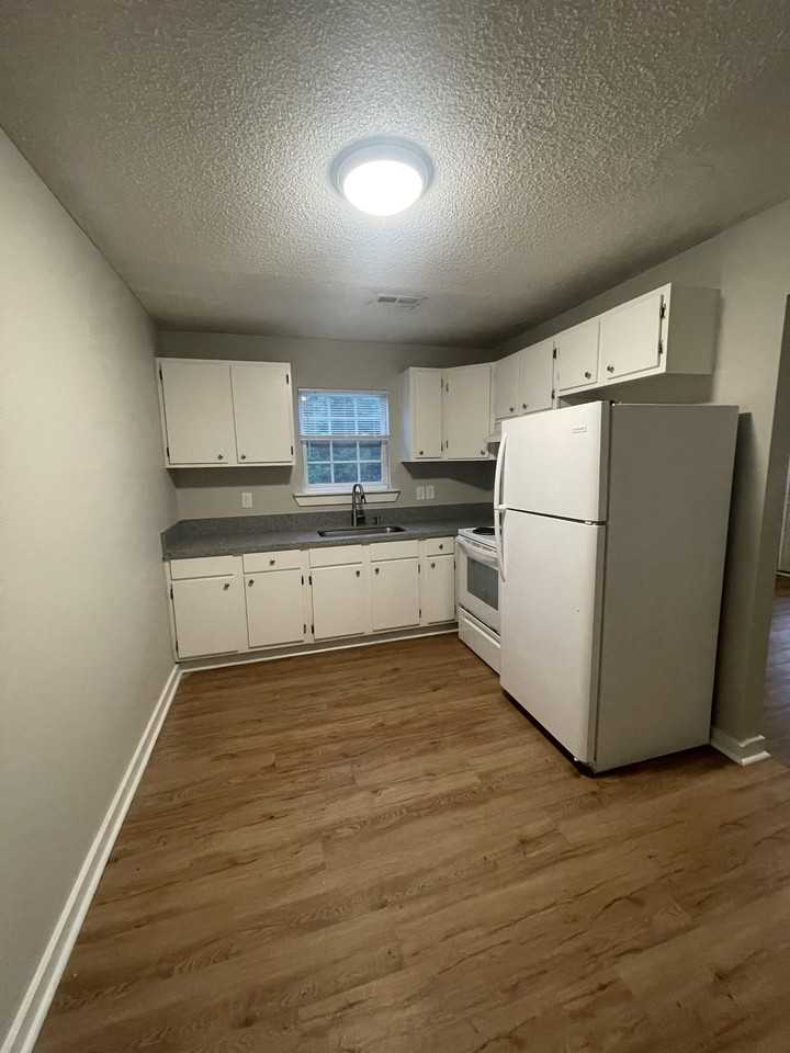 1901 Success Street - Photo 2 of 15