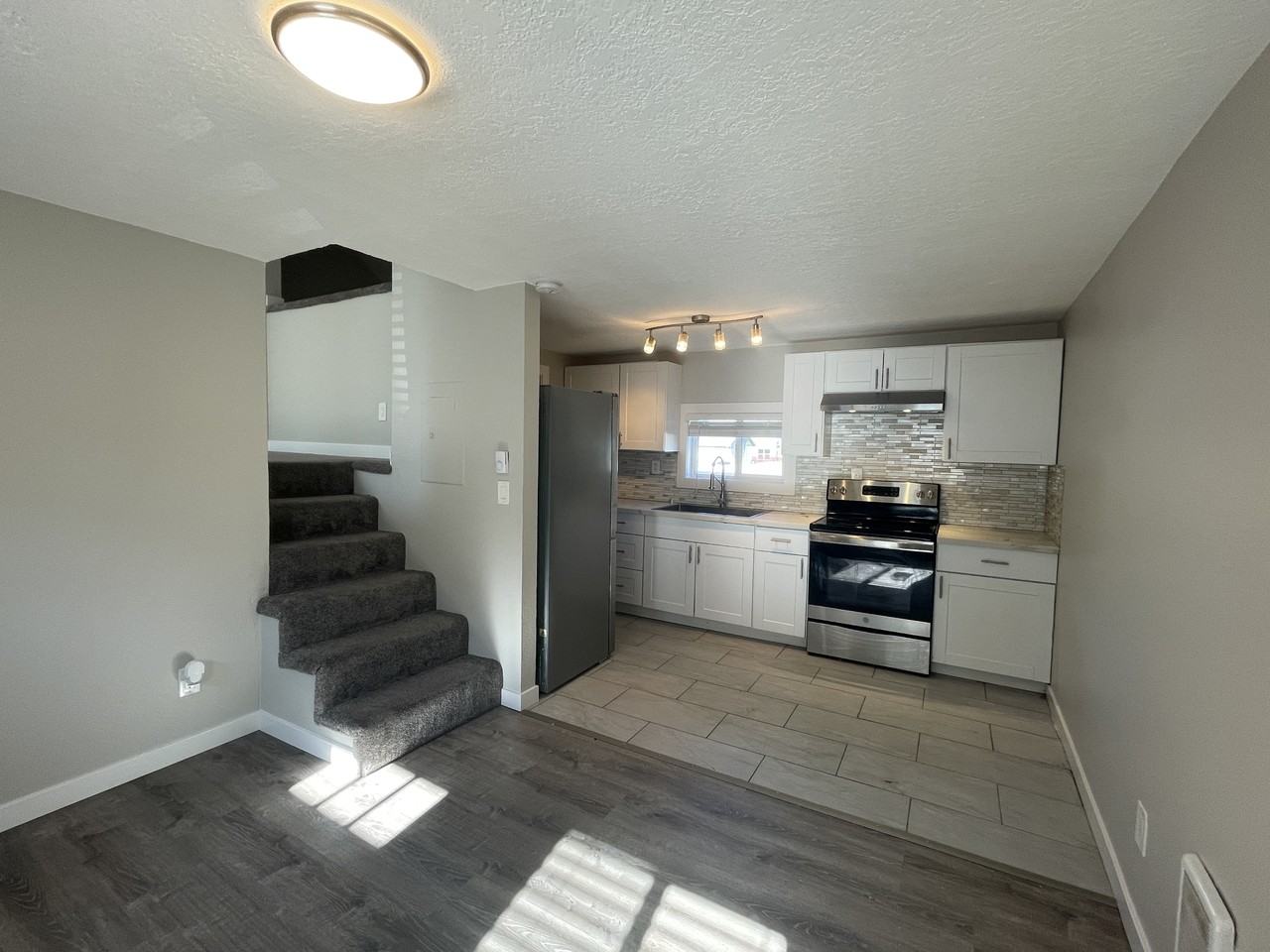 5009 Northeast Hazel Dell Avenue - Photo 2 of 12