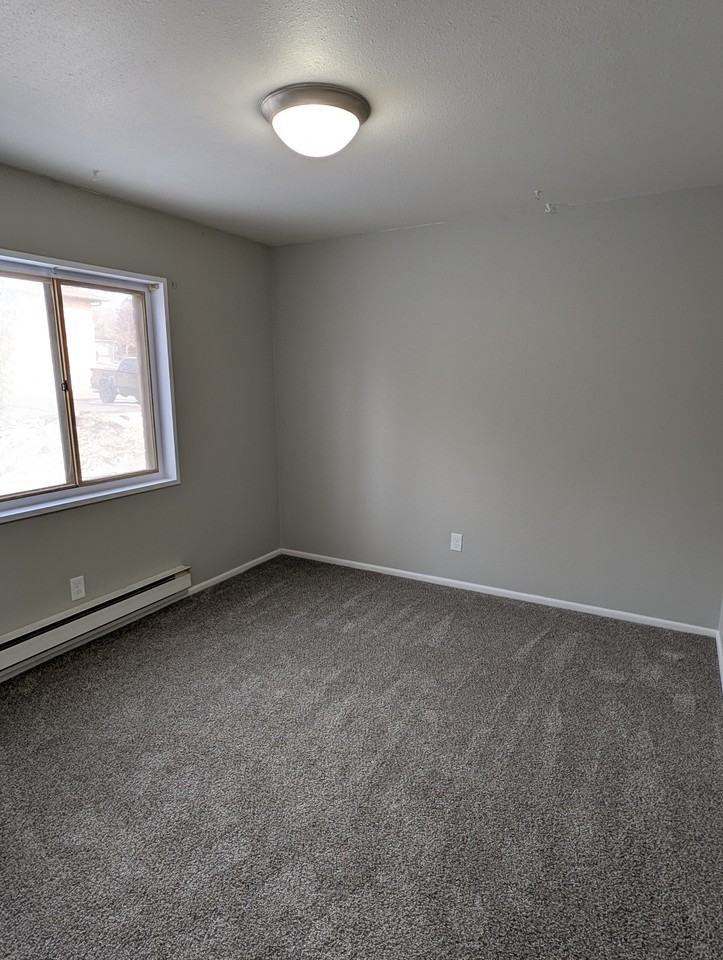 809 East Cavour Avenue - Photo 7 of 8