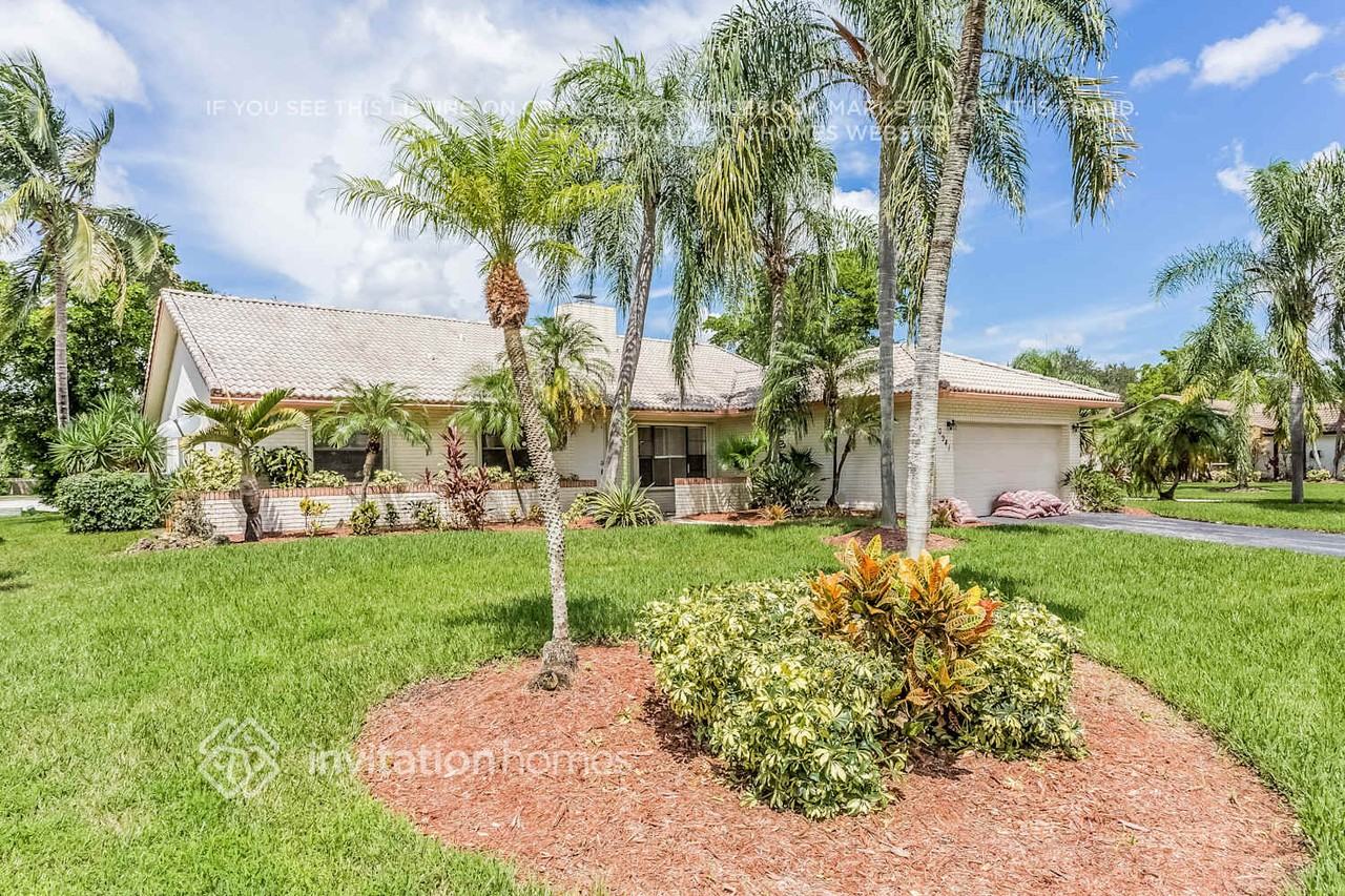 10941 Nw 7th St - Photo 2 of 4