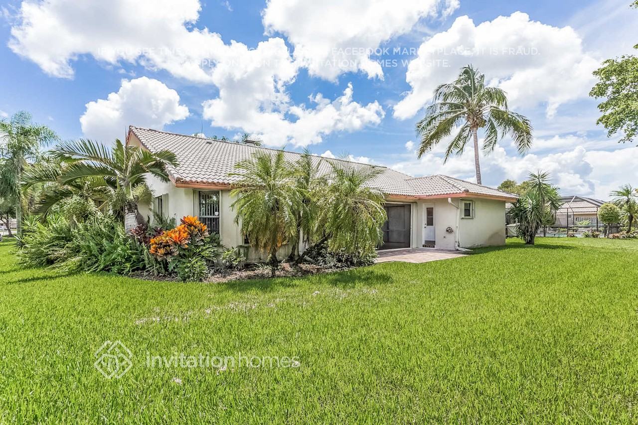 10941 Nw 7th St - Photo 3 of 4