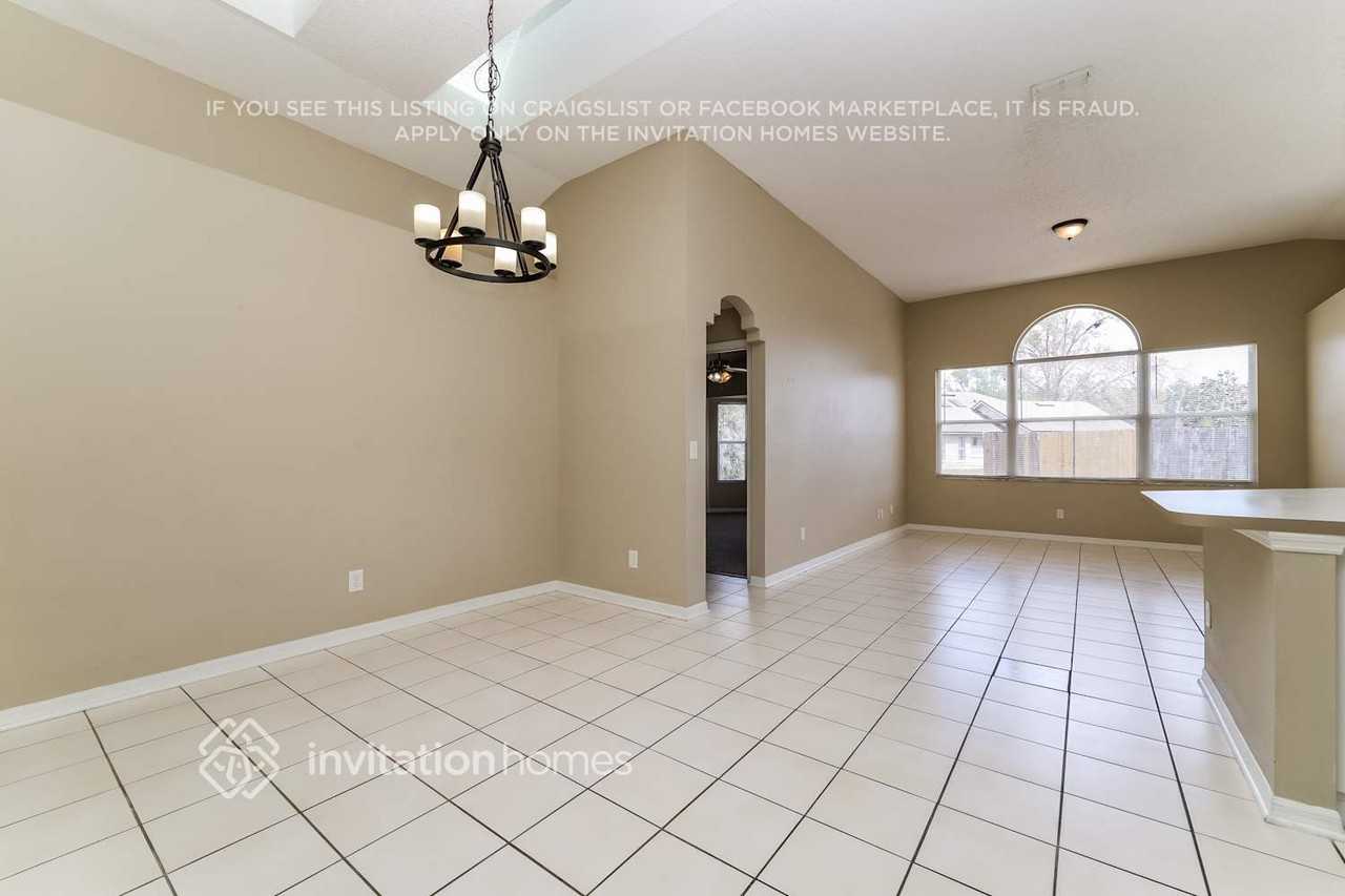5902 Azure Dr - Photo 3 of 17