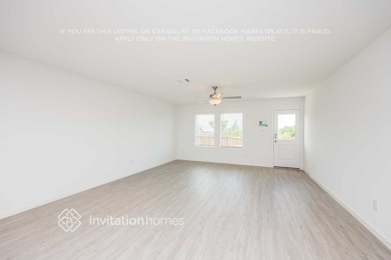 2407 Fleming Dr - Photo 4 of 17