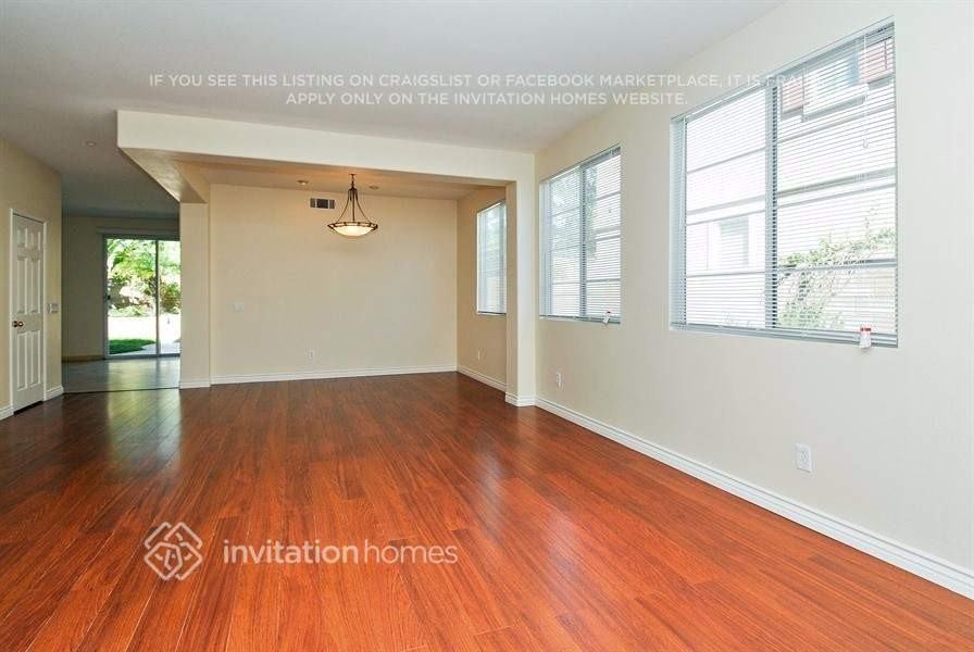 15418 Rochelle St - Photo 4 of 21