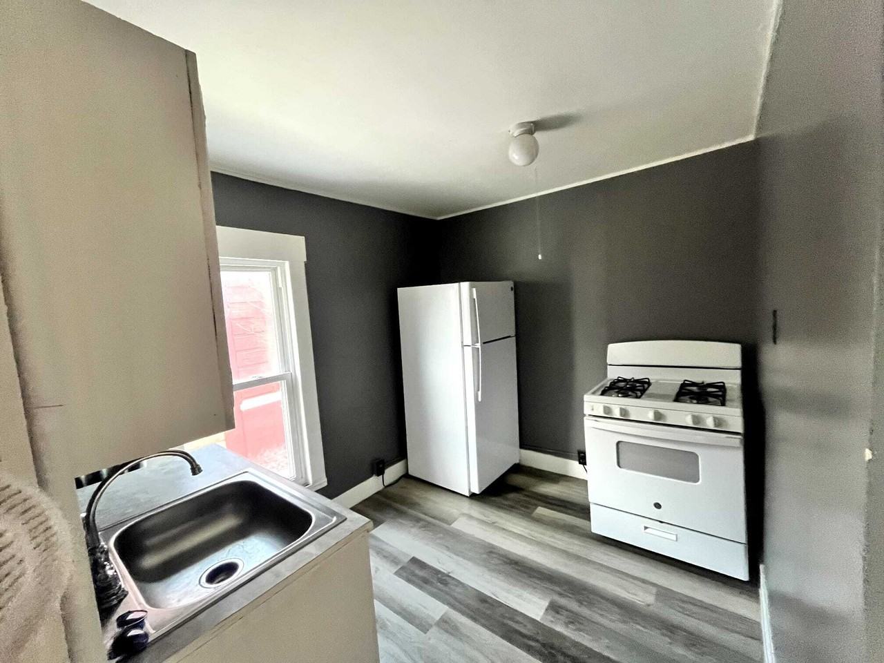 40 East River Street - Photo 2 of 5