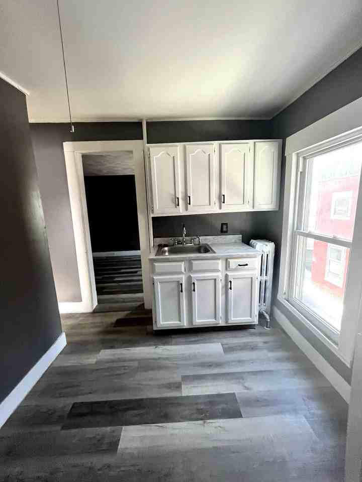 40 East River Street - Photo 3 of 5