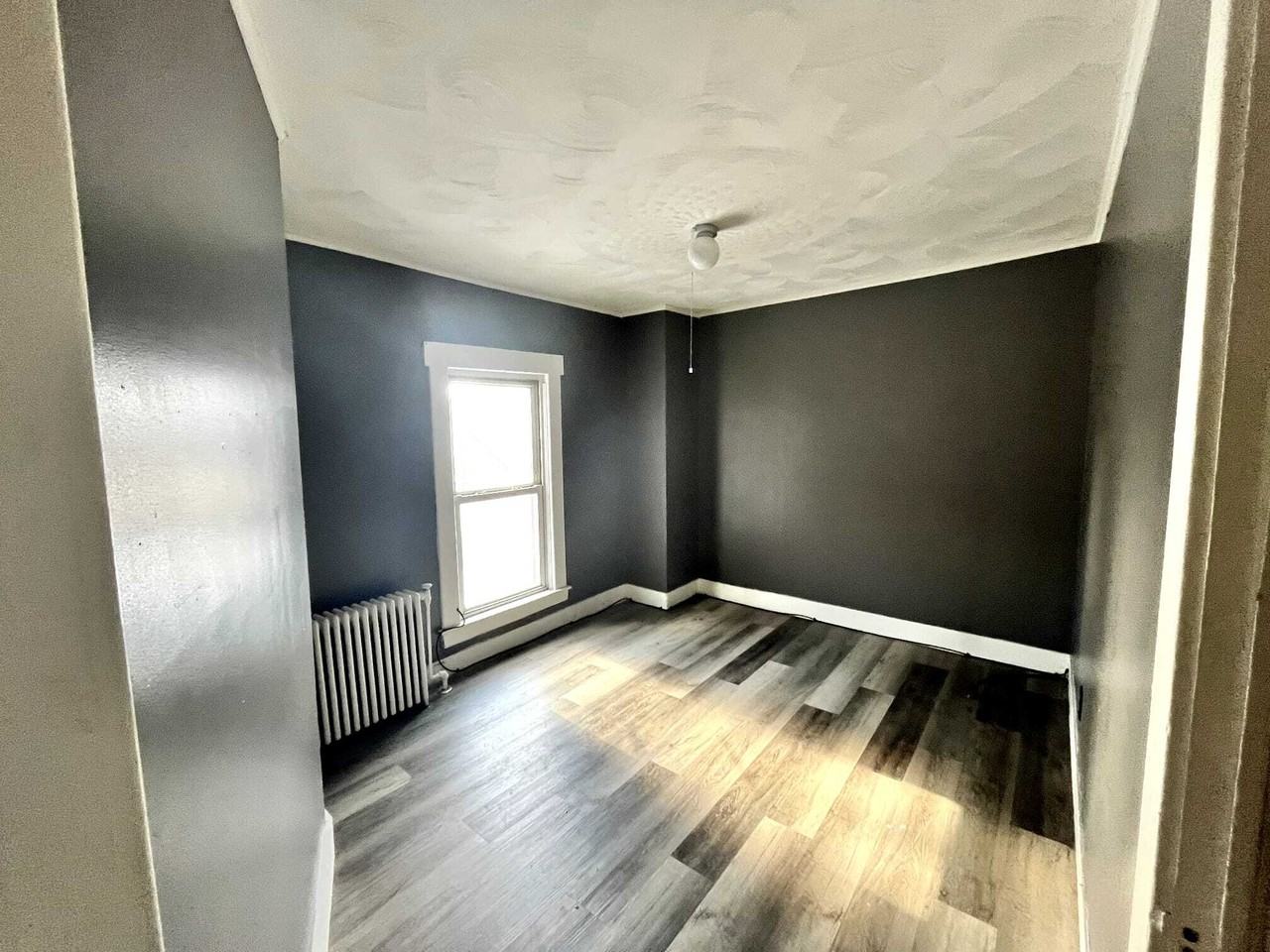 40 East River Street - Photo 4 of 5