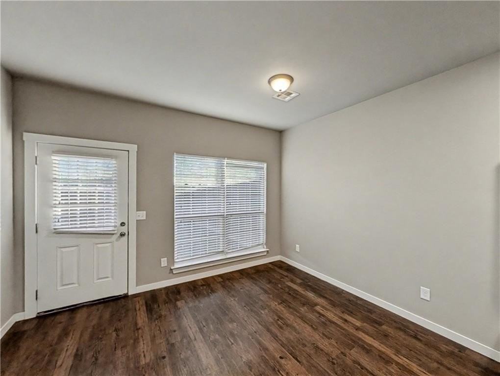 862 Oakwood Ln - Photo 2 of 21