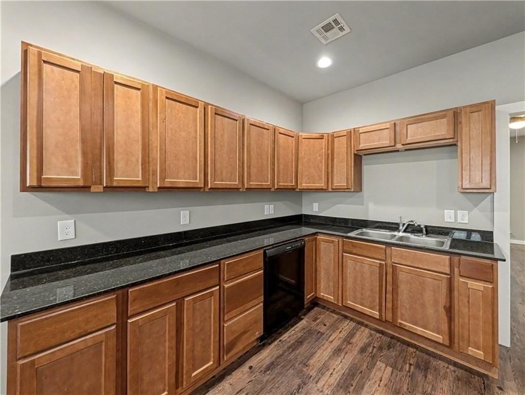 862 Oakwood Ln - Photo 4 of 21