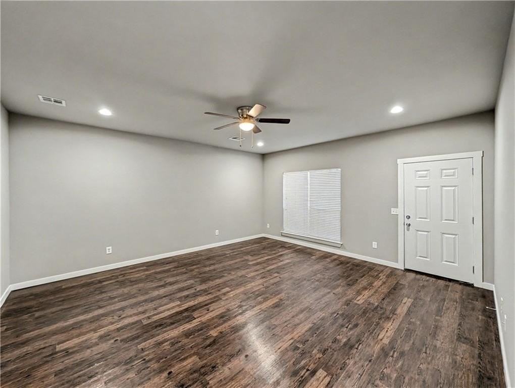 862 Oakwood Ln - Photo 6 of 21