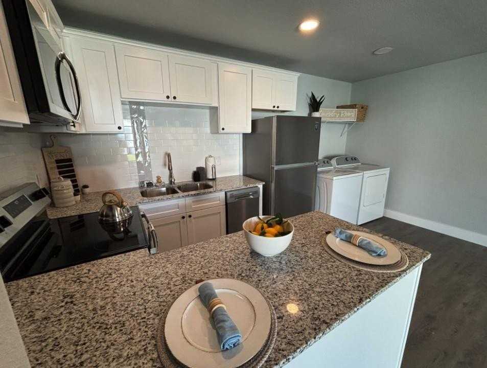 600 E Allen Ave #C - Photo 3 of 8